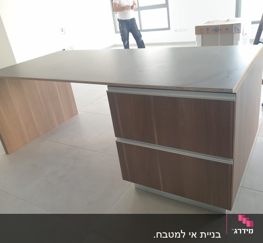 אי- שבוצע עי ליאור( עדיין בלי שיש)